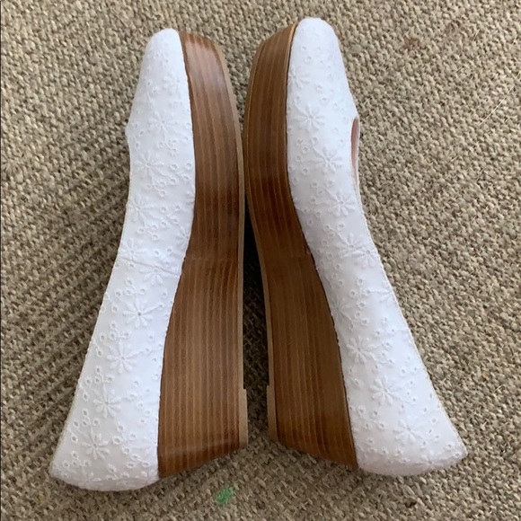 BNIB Rampage “Emanuel” White Eyelet Platform Wedge - Picture 3 of 7